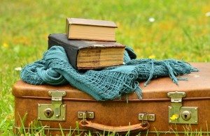 valigia e libro
